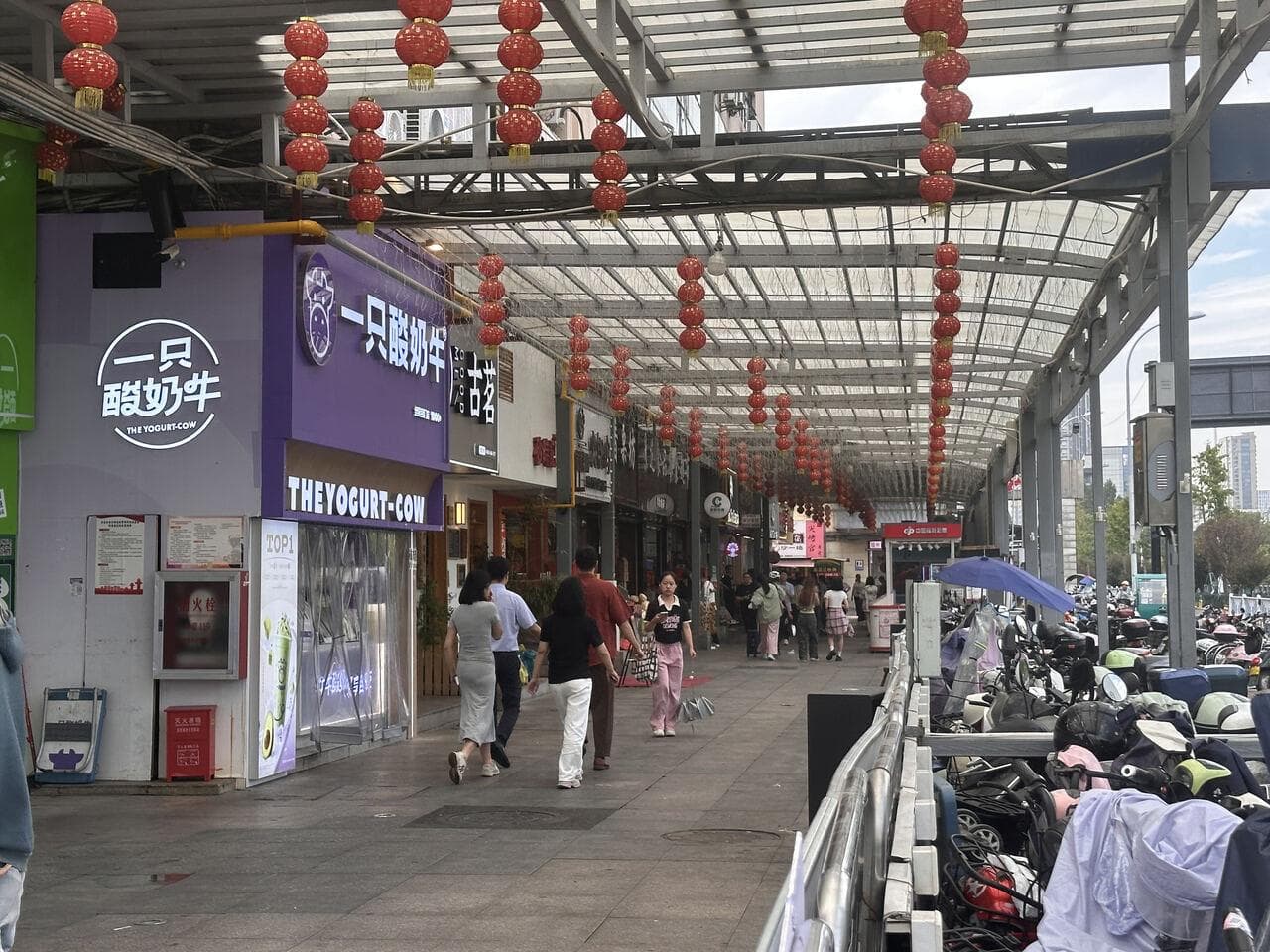 顶流美食街啦喜街多家店铺关门？负责人请大家放心