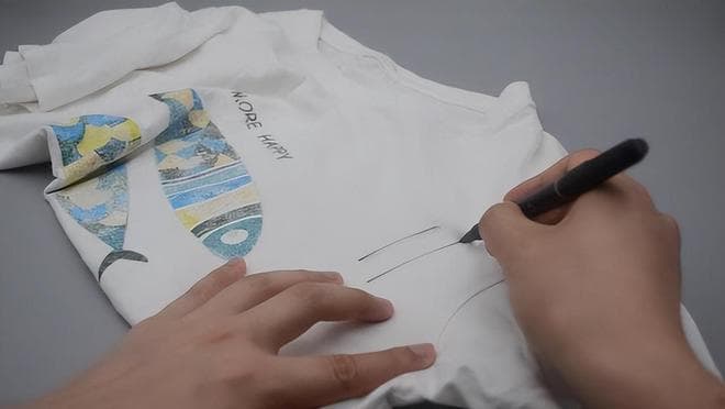 衣服上沾染笔渍怎么办？教你一个妙招，笔迹瞬间消失，洁净如新