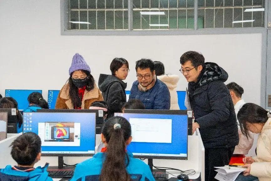 上海控江中学发布AI课程指南，构建完整的基础教育AI课程体系