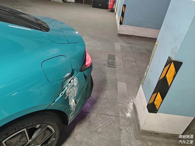 70多辆小米SU7同一天自动泊车撞车，官方回复系统BUG