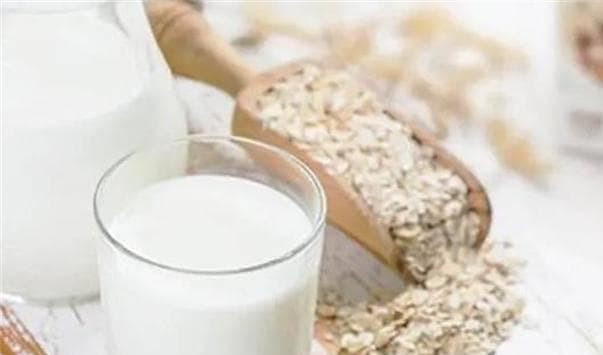 燕麦奶和牛奶有什么区别？燕麦奶能替代牛奶补钙吗？