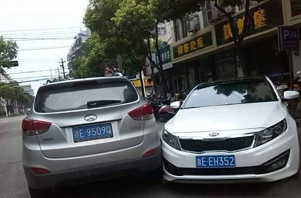 新车被剐蹭，自己修和报保险哪个更划算？出险员：先来看这3点