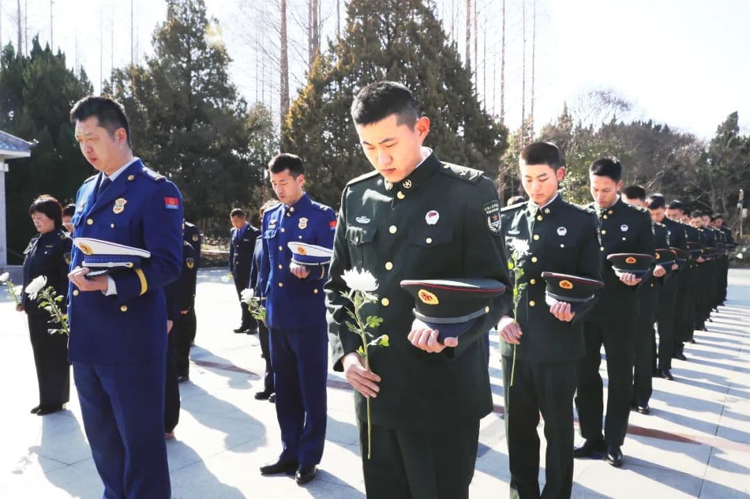 八十二载忠魂永驻 红色基因代代相传