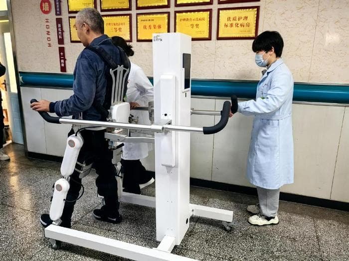 数智生活新场景 | “智能机械衣”让下肢障碍患者稳稳行走