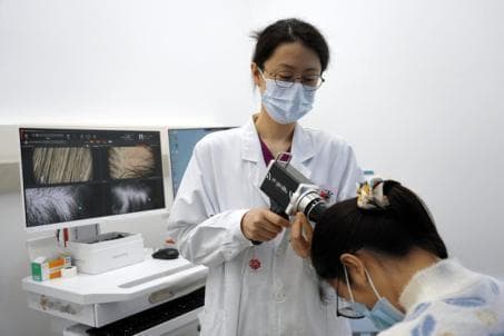 养猫家庭注意，如何预防和治疗儿童头癣？