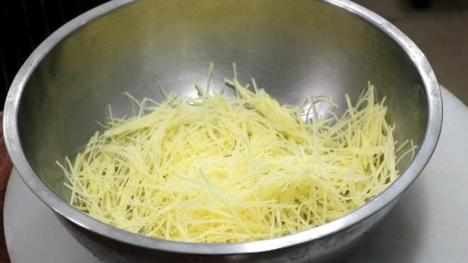 炒土豆是先焯水还是直接炒？学会这3种做法，端上桌家人抢着吃