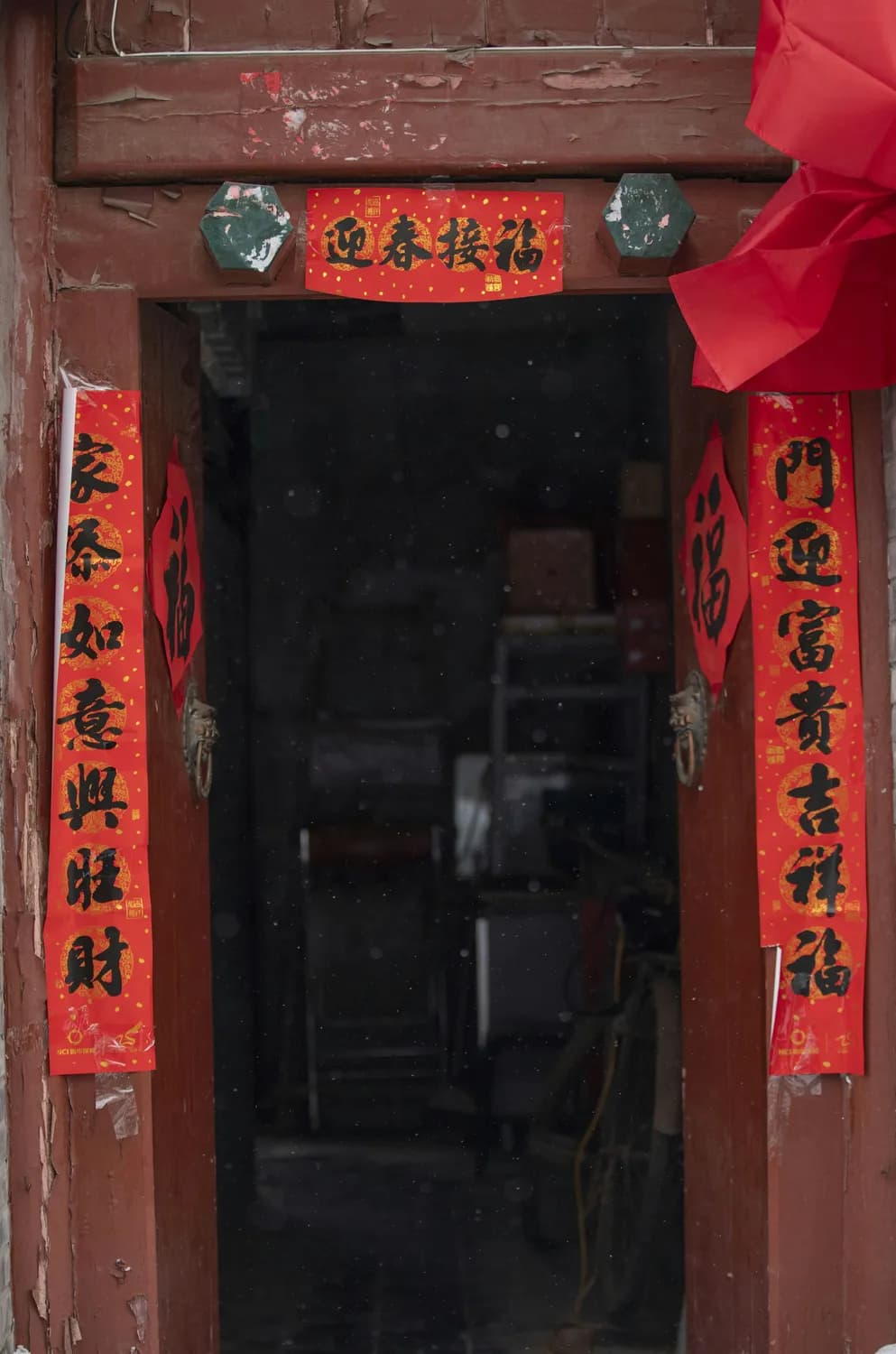 蛇年对联：传统与创意碰撞的新春佳作