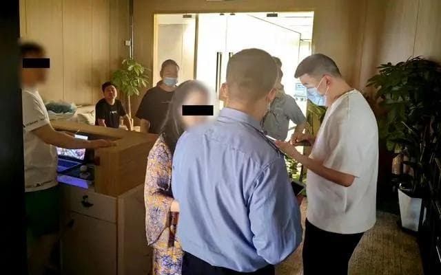 “风水大师”伙同上海37家美容店编“改命”骗局，诈骗千万
