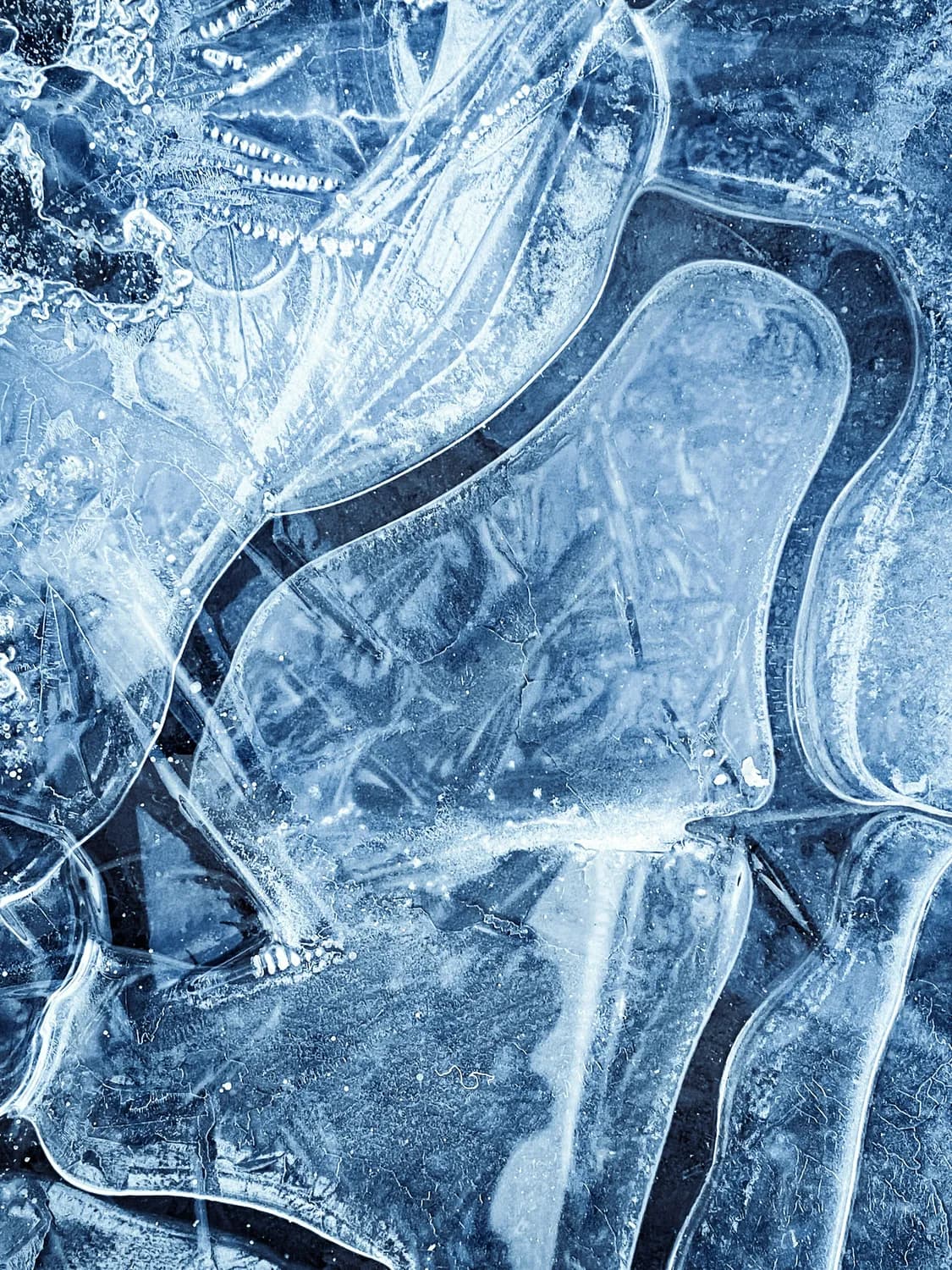 哈尔滨冰雪大世界超级冰滑梯：刺激体验与实用攻略全解析