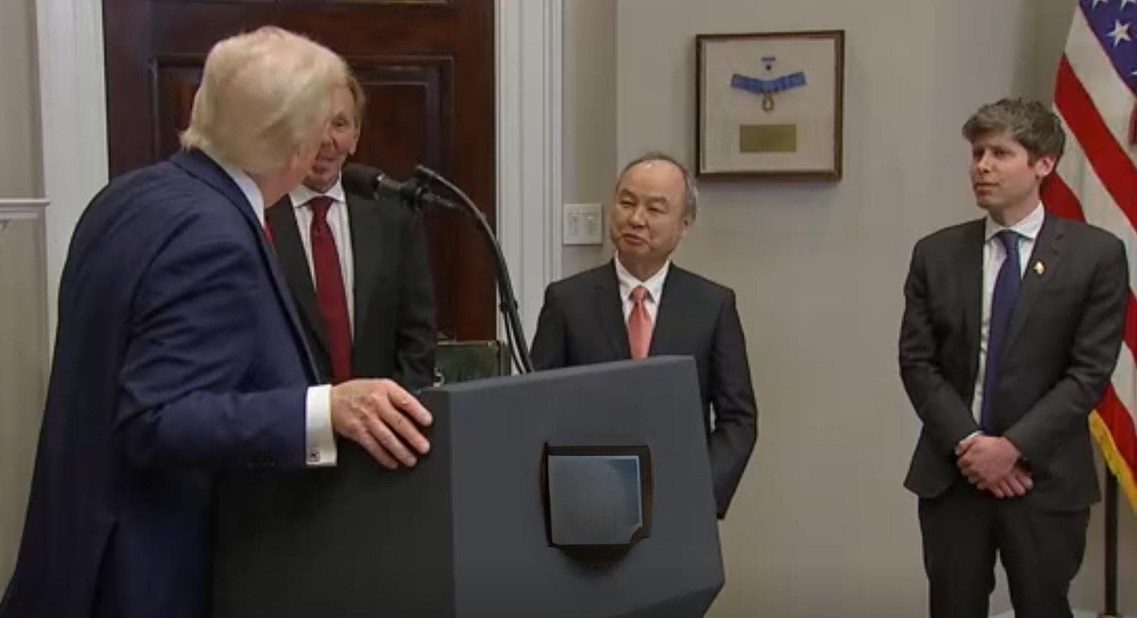 特朗普首次回应发币：赚几十亿美元对科技富豪来说都是小钱