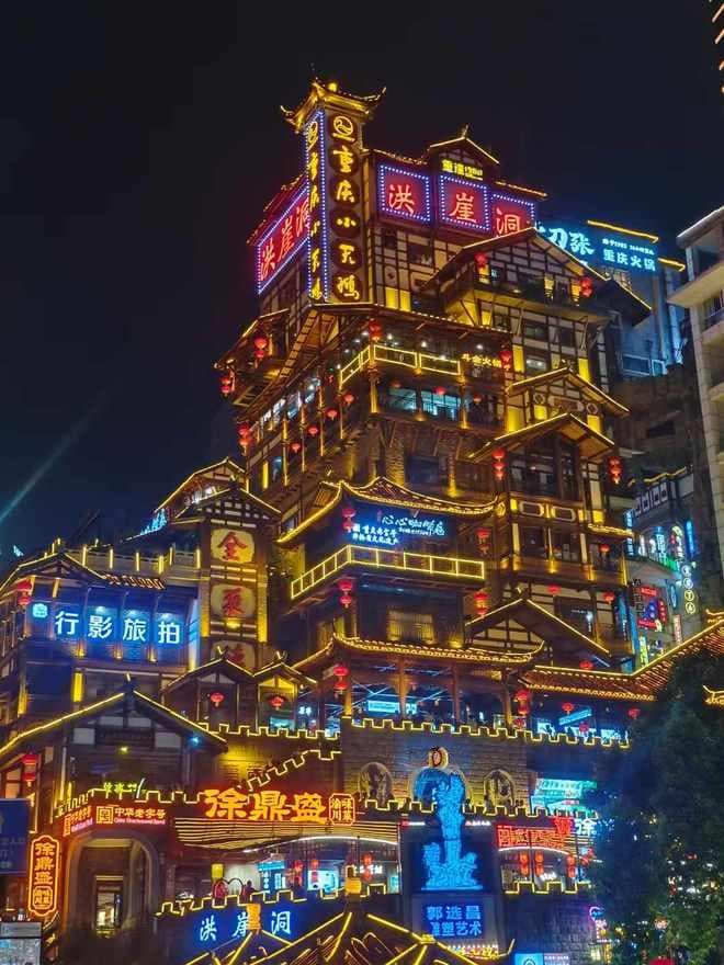 重庆十大景点全攻略：从洪崖洞到武隆喀斯特，解锁8D魔幻山城的宝藏打卡地