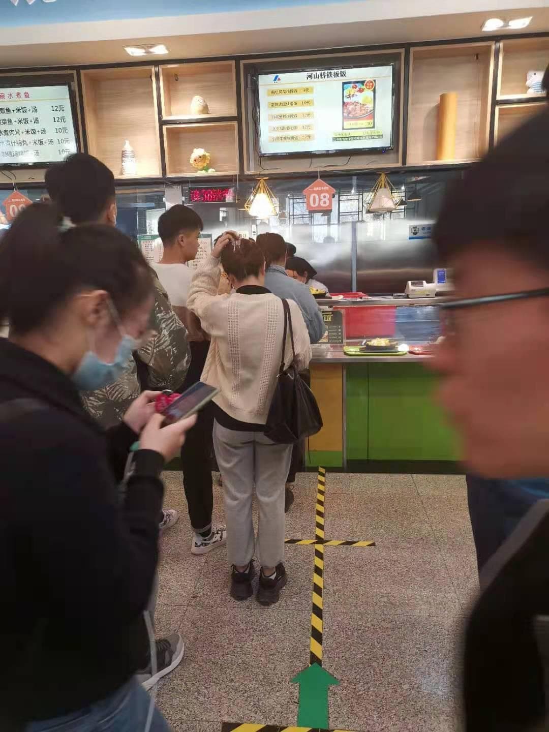 餐厅如何进行成本效益分析和控制？
