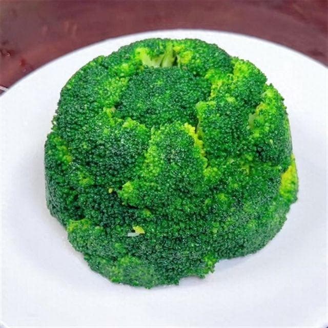 西兰花要焯水吗？西兰花焯水之谜：烹饪前的必要步骤？