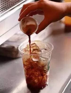 冰美式：糖与毫升奏响的风味乐章