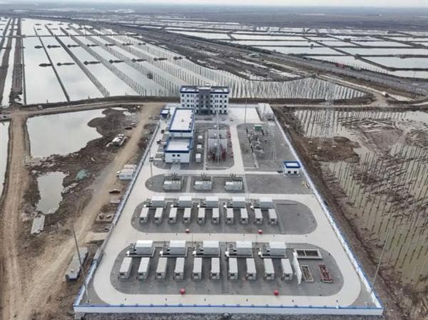 江苏最大渔光互补项目并网，年发电量可供23万户使用