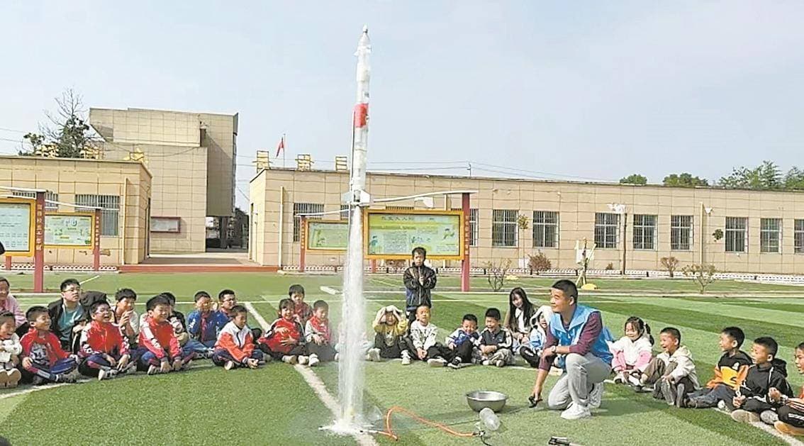 饮料瓶也能造“火箭”：乡村教师为孩子点亮科学之灯