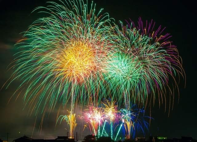 从禁放到限放：2025年春节多地调整烟花燃放政策