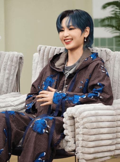 李宇春、周笔畅：从“假小子”到乐坛前辈，青春与成长