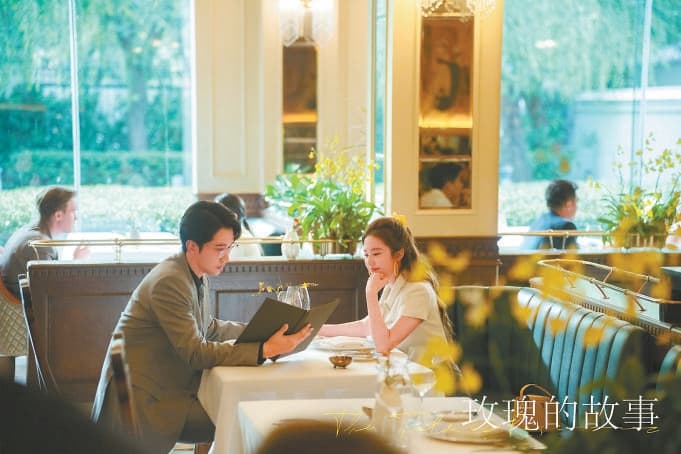 《玫瑰的故事》正在央视八套播出 从“亦舒女郎”变迁看时代表达变化