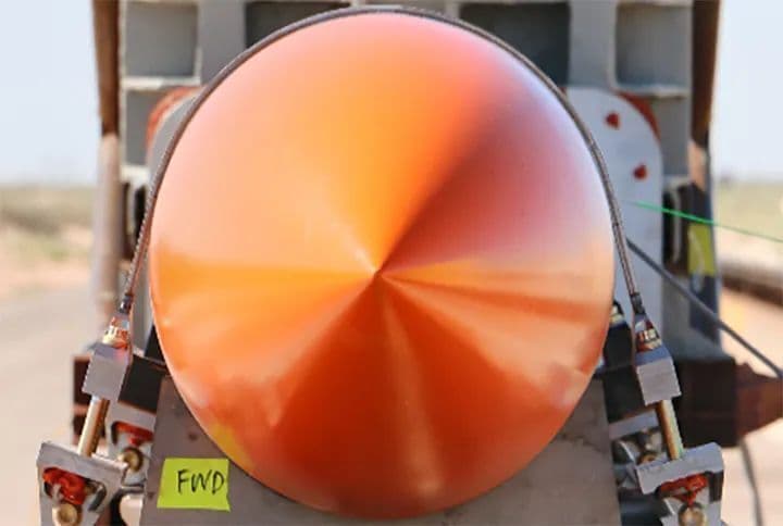 B-2隐形轰炸机又有新大棒，GBU-72/B钻地弹弥补体系空缺