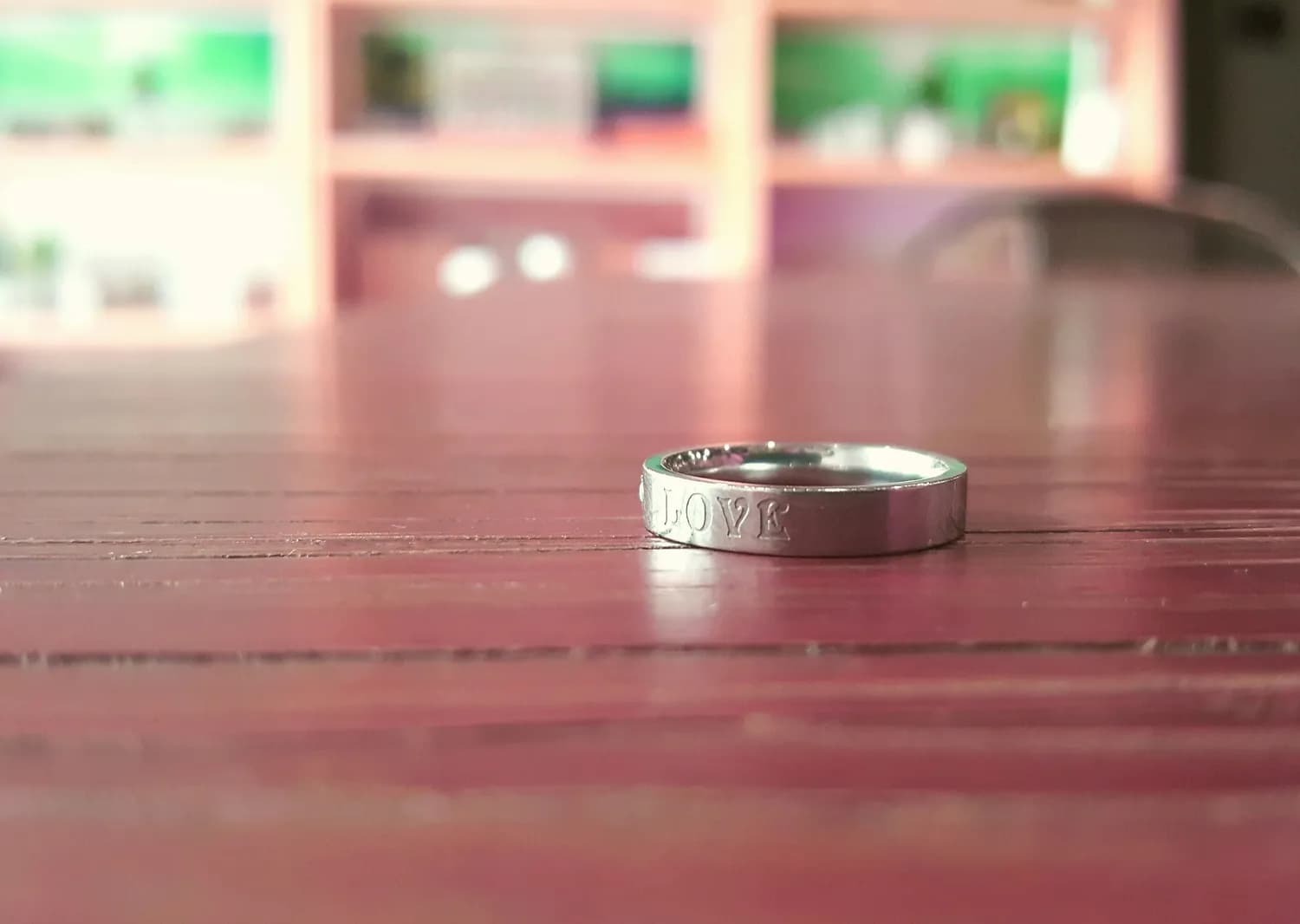 圣诞季男士订婚戒指选购指南：铂金戒指大揭秘