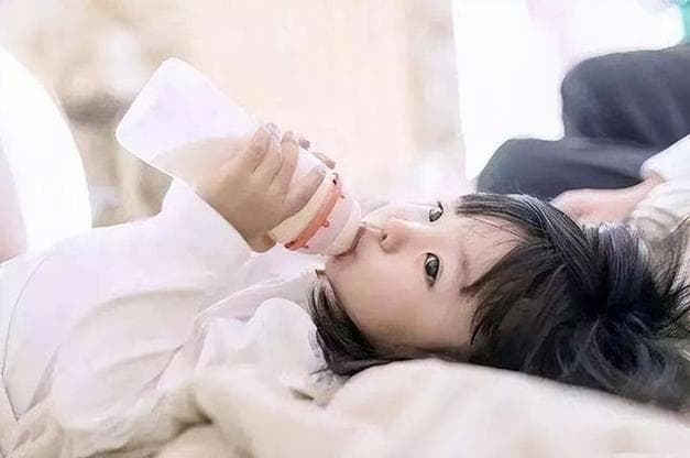 四个月宝宝喂养全攻略：一天奶量、喂养安排与注意事项