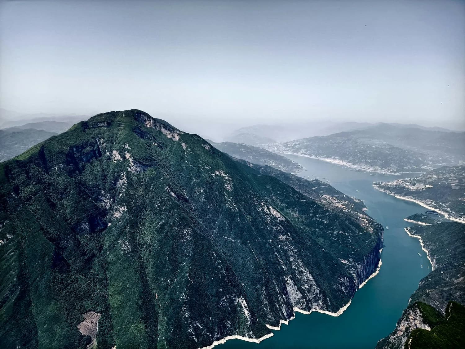 陈万勇镜头下的瞿塘峡：绝美瞬间与历史见证
