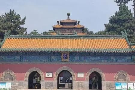 承德普宁寺：外八庙中唯一有僧人驻守的寺庙，内有世界最大木雕佛像