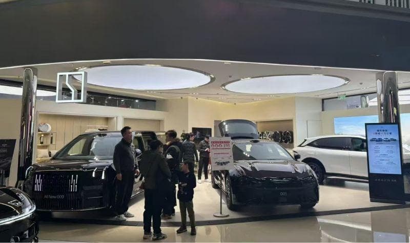 汽车市场“价格战”开年即起！超30个品牌入场，部分豪华品牌降价近20万元