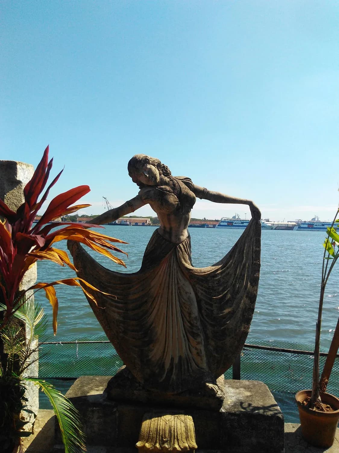 珠海三大浪漫地标：渔女、日月贝、东澳岛