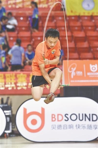 “绳”舞飞扬 为梦想而“跳”
