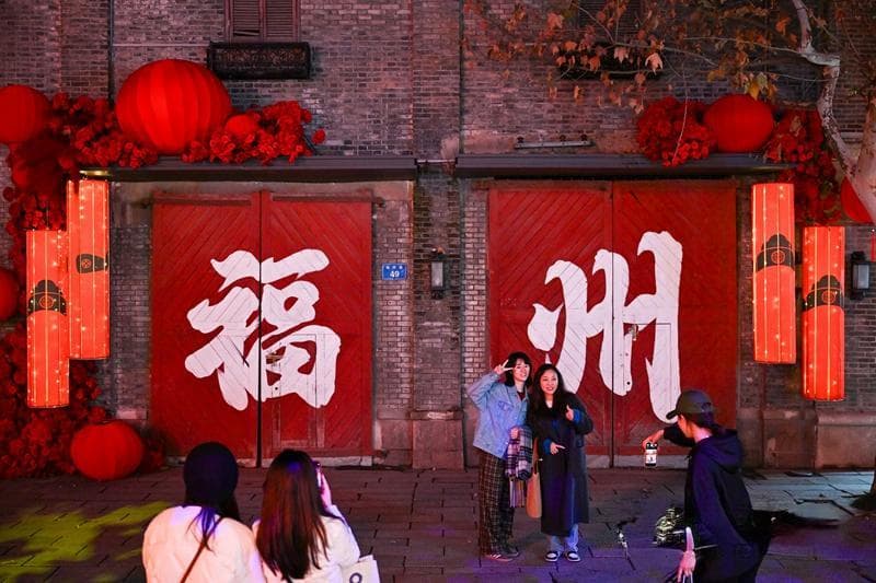 年轻人热衷“穷游”世界 经济实惠却同样精彩
