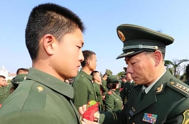 新军衔制下，一职一衔取代一职两衔，减少了职务与军衔交叉的现象