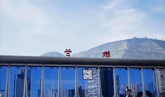 全国“唯一”写错字的火车站，66年不改正，专家：不改反而更美