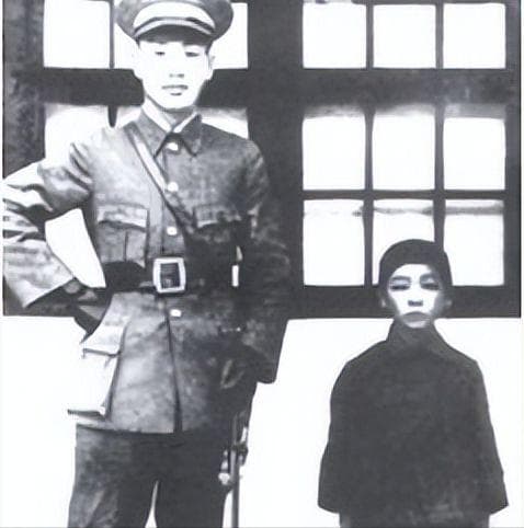蒋纬国的身世谜团：到底谁是他的亲生父亲？他的生母又是谁？