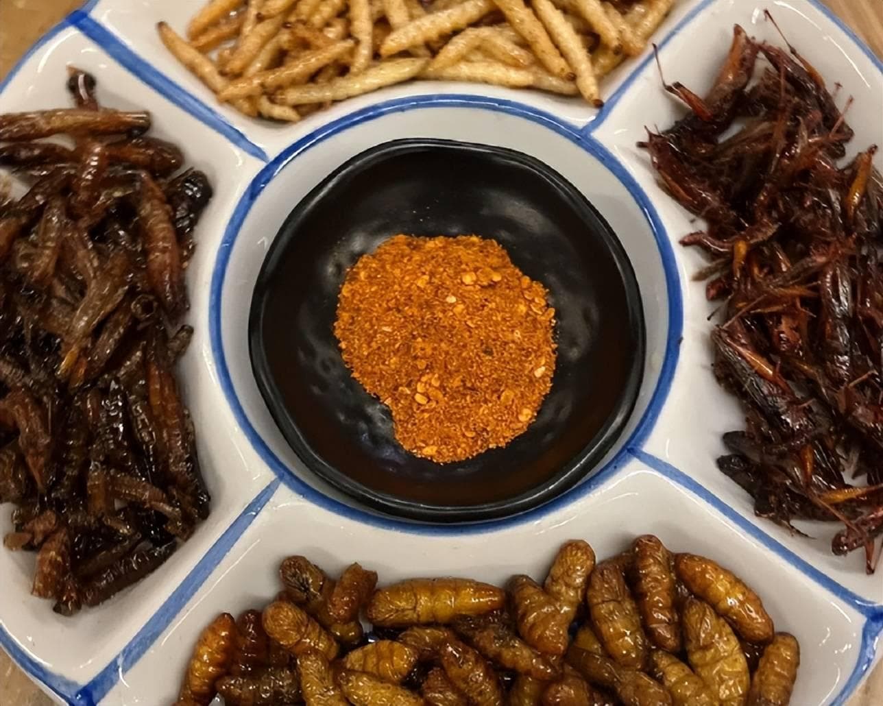 云南5大“饱受争议”的奇葩美食，本地人经常吃，第一个就被劝退