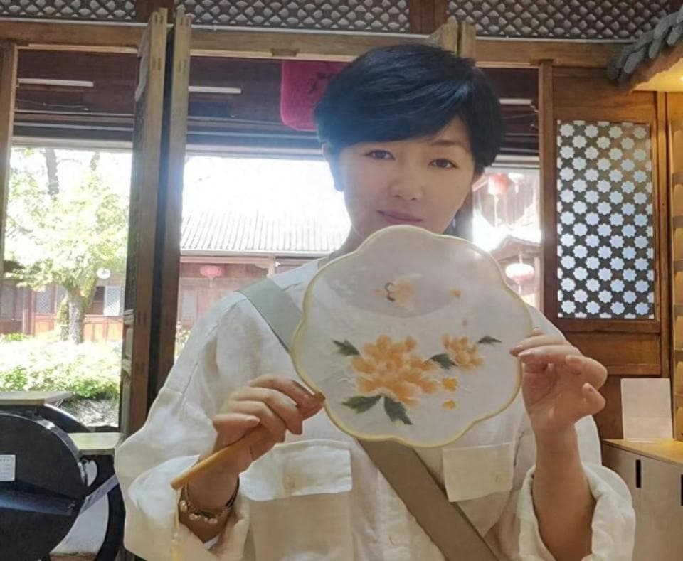 我47岁单身，自学开网店成为数字游民，赚100万后过上了旅居生活