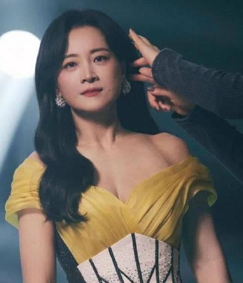 贾玲回应体重变化：胖一点也无妨，自信才是最美的关键！