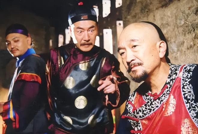 《神医喜来乐》演员现状：有人曾被通缉，有人已成大校