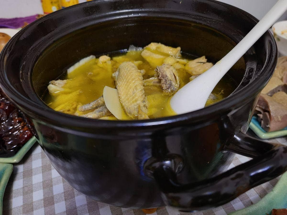 炖鸡汤是否要焯水？牢记这3点小技巧，鸡汤鲜香味美不油腻