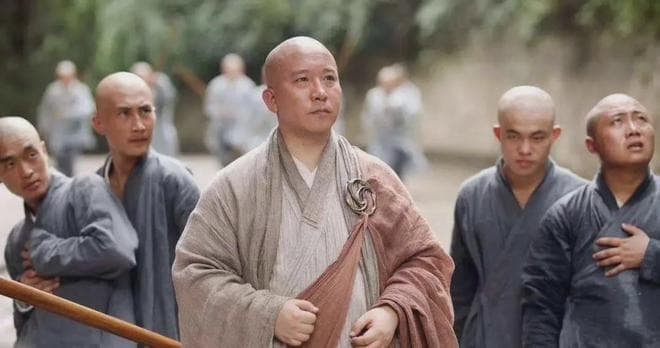 笑傲江湖十大高手榜单,岳不群第四,方证第二,第一名实名碾压男主