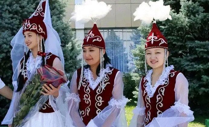 废除俄语，改用拉丁字母，中亚五国为什么全面“去俄罗斯化”