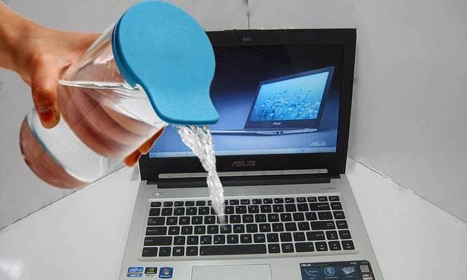 电脑进水后立即关机还有救吗？