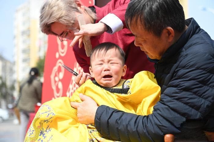 “龙抬头”遇周末，合肥多处开展免费理发迎春活动
