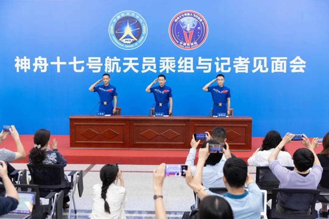 “在轨生活187个日夜，神奇、难忘”——神舟十七号乘组归来后正式亮相