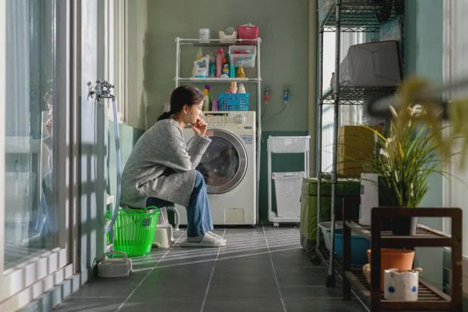 无业中年男人，流行回家当全职爸爸