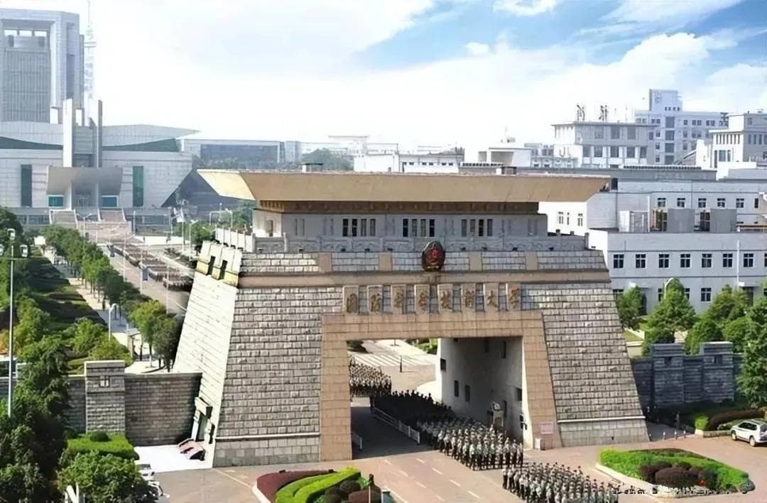 军校毕业后有哪些发展方向？该具备哪些条件？