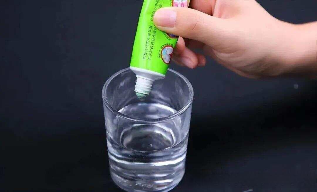 微波炉烤糊了发黄怎么清洗？三招轻松解决清洗难题！