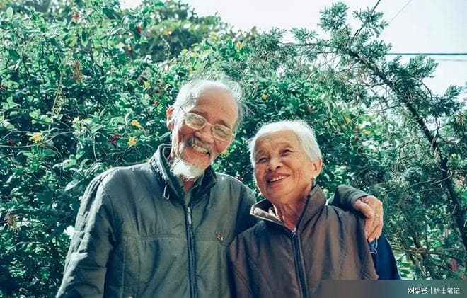 中老年男人的眉毛变长，一般意味着什么？医生：原因要内心有数