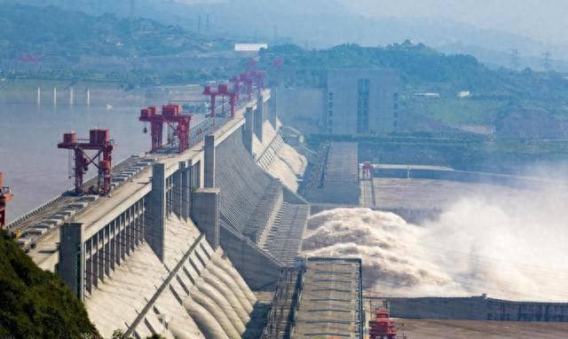 水泥寿命仅50年！国家2100亿建三峡大坝，很快就要到年限了？